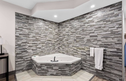 Windsor Hotel | SureStay Plus by Best Western Windsor