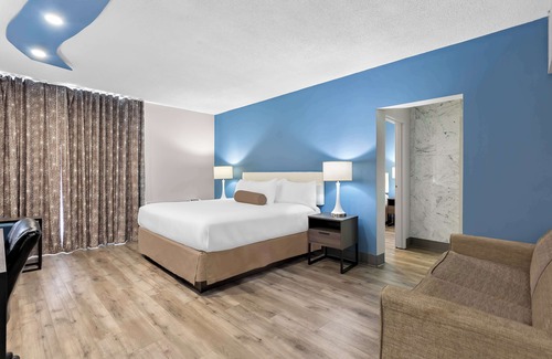 Windsor Hotel | SureStay Plus by Best Western Windsor
