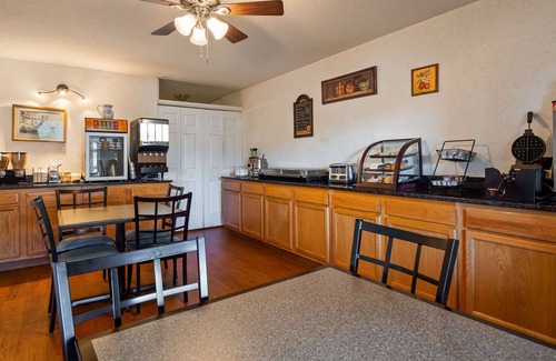 Berkeley Springs Hotel | SureStay Plus Hotel by Best Western Berkeley Springs