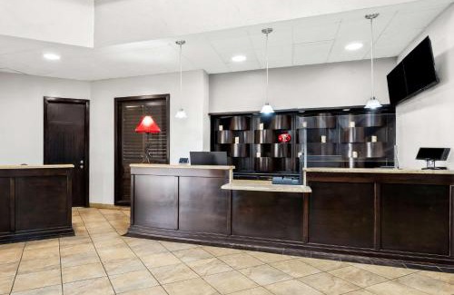 Lubbock Hotel | SureStay Plus Hotel by Best Western Lubbock Medical Center