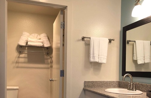 Gold Beach Hotel | SureStay Plus Hotel by Best Western Gold Beach