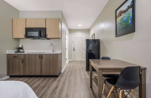 Conroe Hotel | SureStay Studio by Best Western Conroe Downtown