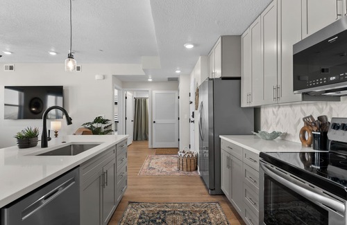St. George Condo | Surf and Sand Castle: Desert Color Lagoon + Beaches