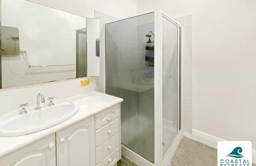 Surf Beach House | Surf Beach Remote Retreat - Linen Included