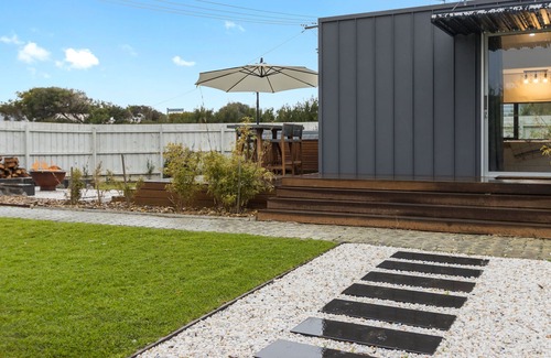 Surf Beach House | Surf Beach Tiny House - 2 Minutes walk to the beach
