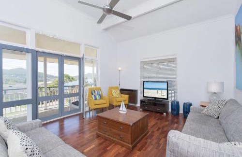 Fingal Bay House | Surf Break 10 Tuna Cresent Whole house