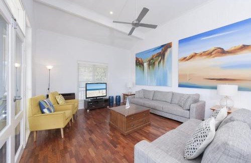 Fingal Bay House | Surf Break 10 Tuna Cresent Whole house
