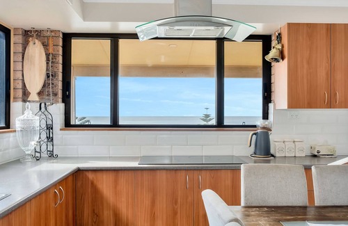 The Entrance Apartment | Surf Breeze at The Entrance, Apartment 9: The Ultimate Ocean Views!