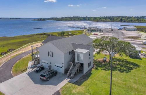 Holly Ridge House | Surf City Serene Waterfront Vacation Home