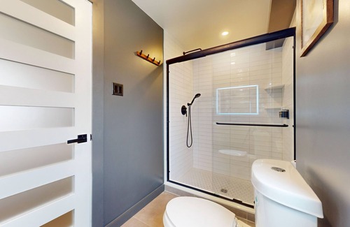 North End Hotel | Surf Club - King Bed, 2 Mins to OC Beach & POOL