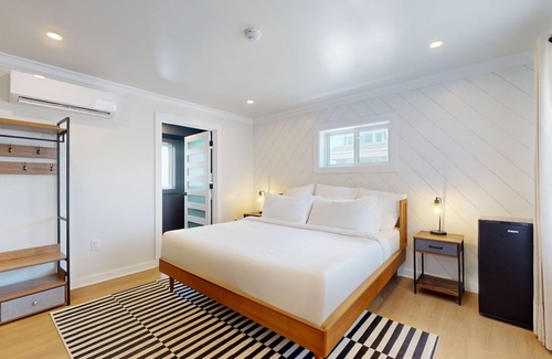 North End Hotel | Surf Club - King Bed, 2 Mins to OC Beach & POOL