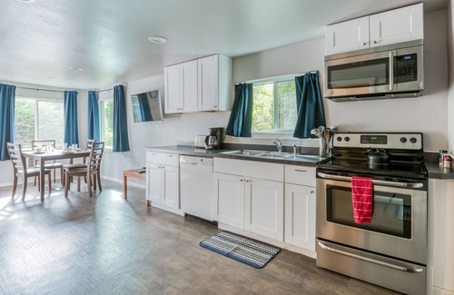 Otter Rock Cabin | Surf Haven Unit B w/fire pit walking distance to surfing beaches