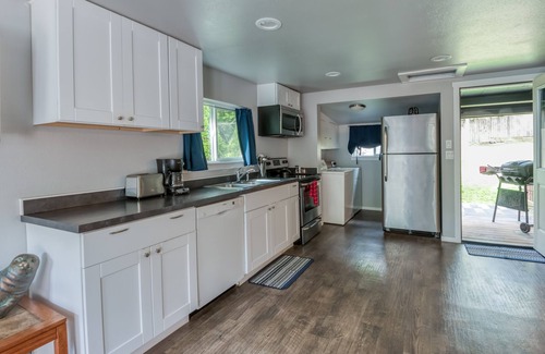 Otter Rock Cabin | Surf Haven Unit B w/fire pit walking distance to surfing beaches