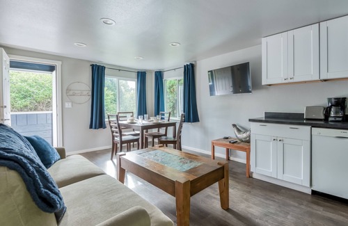 Otter Rock Cabin | Surf Haven Unit B w/fire pit walking distance to surfing beaches