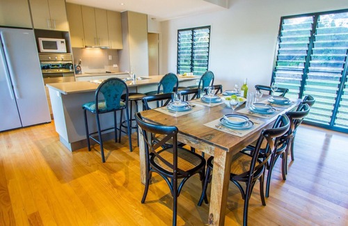 Agnes Water House | Surf Hunter - boat parking, walk to beach