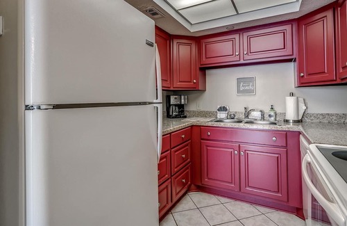 Garden City Condo | Surf Master by the Sea