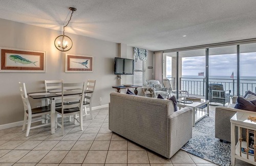 Garden City Condo | Surf Master by the Sea