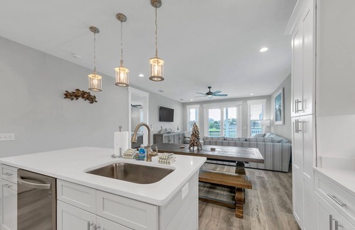 Laguna Beach Estates House | Surf-N-Santa, 6 BR/4 BA, Private Pool with Hot Tub, West End PCB, Sleeps 18