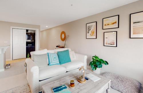Westport Apartment | Surf's Up