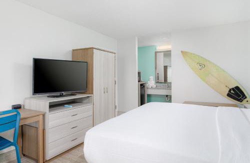 Pensacola Beach Hotel | Surf & Sand Hotel