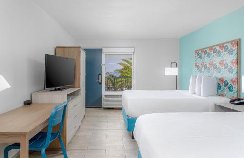 Pensacola Beach Hotel | Surf & Sand Hotel