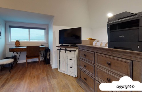 Seaside House | SURF SHACK at Seaside Beach- OCEAN FRONT - HOT TUB