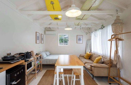 Wooloweyah House | Surf Shack Bungalow - Oceanstays