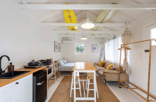 Wooloweyah House | Surf Shack Bungalow - Oceanstays