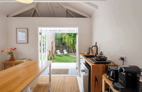 Wooloweyah House | Surf Shack Bungalow - Oceanstays