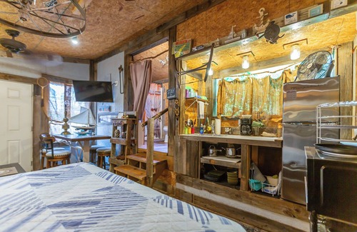Medicine Park Cottage | Surf Shack - Unique stay, Rusty little cabin with all the modern amenities!