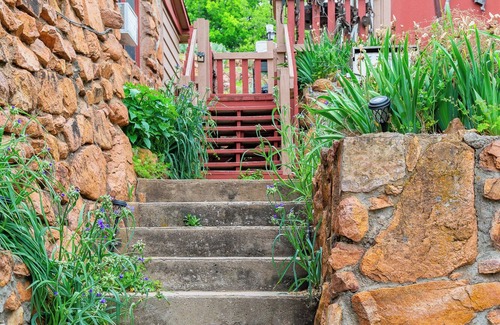 Medicine Park Cottage | Surf Shack - Unique stay, Rusty little cabin with all the modern amenities!