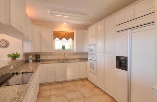 Silver Sands Beach Villa | Surf Song - Beachfront Home with SwimSpa!