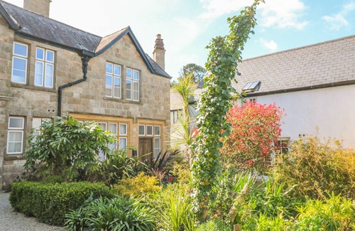 Chysauster Apartment | SURF SONG, pet friendly, with pool in Penzance