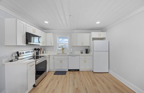 North Myrtle Beach Apartment | Surf Sun Pura Vida 3 | Steps 2 Sand & Surf Vibes