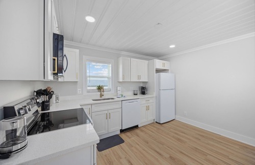 North Myrtle Beach Apartment | Surf Sun Pura Vida 3 | Steps 2 Sand & Surf Vibes