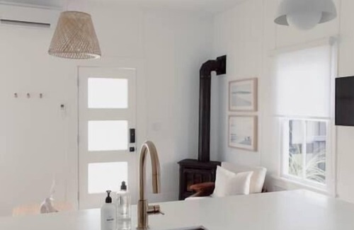 Port Dover House | Surf Vibes|California Cool design | Close to beach