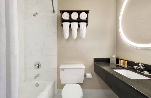 Northeast Virginia Beach Hotel | Surfbreak Virginia Beach Oceanfront, an Ascend Collection Hotel