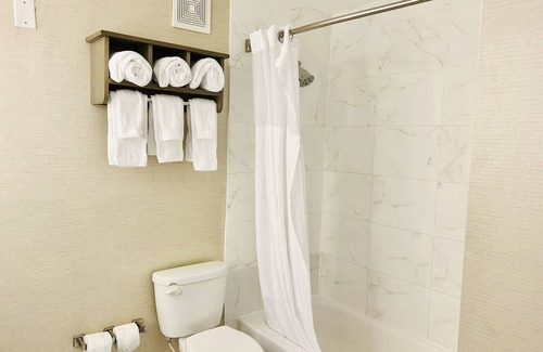 Northeast Virginia Beach Hotel | Surfbreak Virginia Beach Oceanfront, an Ascend Collection Hotel