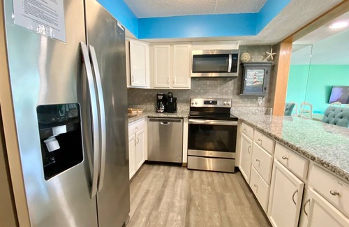 Crescent Beach Condo | Surfer's Beach Retreat at Pelican Inlet-Cozy Casual Beach Condo w/King Bd & Pool