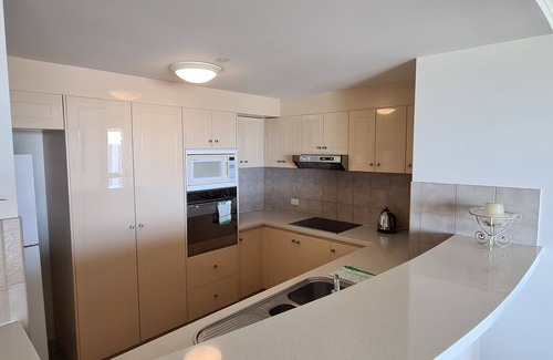 Surfers Paradise Apartment | Surfers 30th floor Apartment great Ocean views
