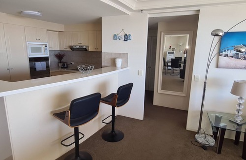 Surfers Paradise Apartment | Surfers 30th floor Apartment great Ocean views