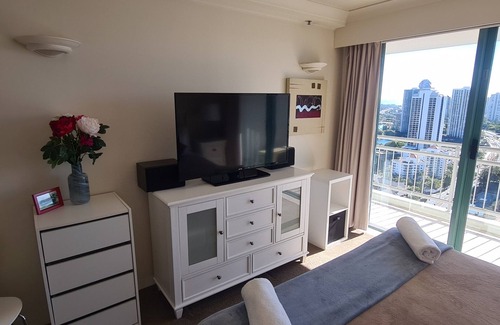 Surfers Paradise Apartment | Surfers 30th floor Apartment great Ocean views