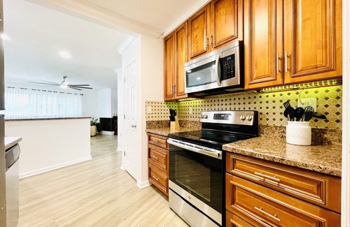 Dolphin Isles House | Surfers Paradise, Heated Pool, Steps away from the beach