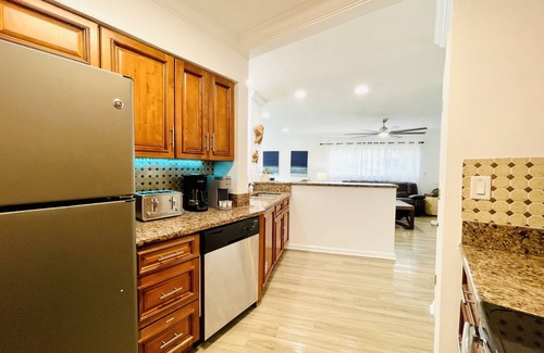 Dolphin Isles House | Surfers Paradise, Heated Pool, Steps away from the beach