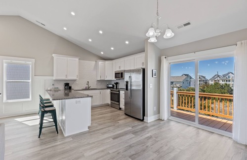 Surf City House | Surfing Turtle | Newly Built + Firepit & Easy Walk to Beach!