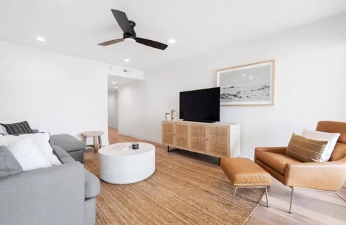Solana Beach Apartment | Surfs Up Stunner Solana Beach & Del Mar - Walkable