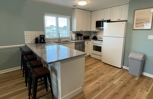 Surfside Beach Condo | Surfside Beach 2nd row! Ocean view, W/D, pool, spacious, updated 2/2 condo