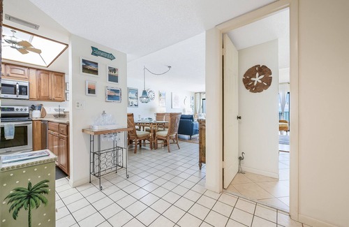 Clearwater Beach Condo | Surfside Condos 402 - Beachfront Getaway