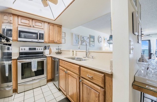 Clearwater Beach Condo | Surfside Condos 402 - Beachfront Getaway