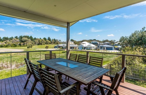 Inverloch House | Surfside Lakeviews - Free Wifi